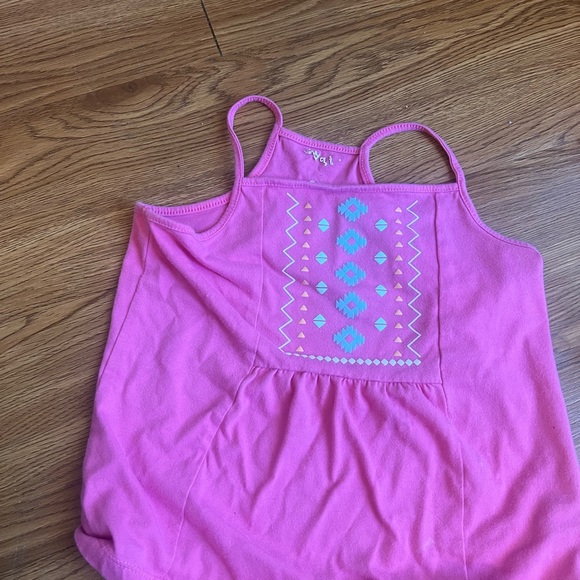 Miscellaneous clothes ranging from 4t to 6 - Picture 4 of 6